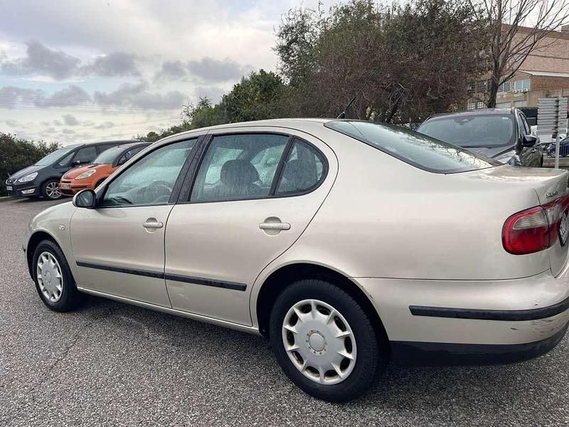 Usado Seat Toledo Stella 110 CV (80 kW) 2004 Beige Utilitario
