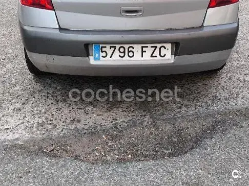 Usado Renault Mégane II Dynamique 105 CV (77 kW) 2008 Gris / plata Berlina
