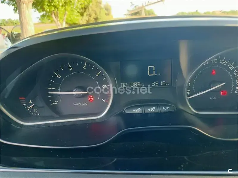 Usado Peugeot 208 110 CV (80 kW) 2018 Blanco Utilitario