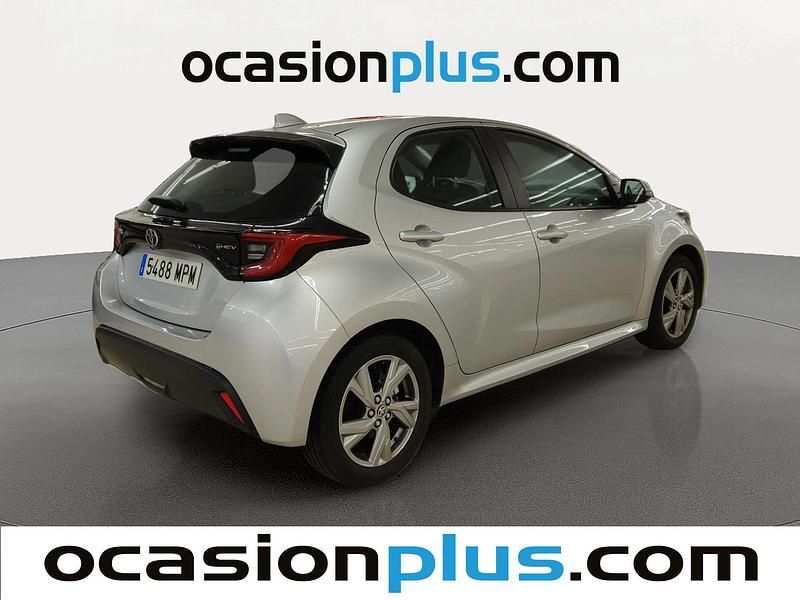 Usado Toyota Yaris Hybrid Active 116 CV (85 kW) 2024 Gris Utilitario