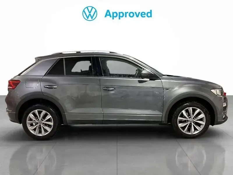 Usado VW T-Roc Advance 110 CV (80 kW) 2022 Gris / plata SUV