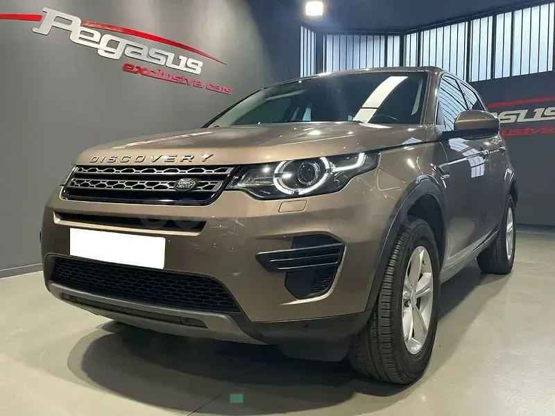 Usado Land Rover Discovery Sport HSE 180 CV (132 kW) 2016 Marrón SUV
