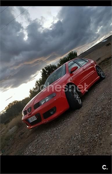 Usado Seat Leon 150 CV (110 kW) 2002 Rojo Berlina