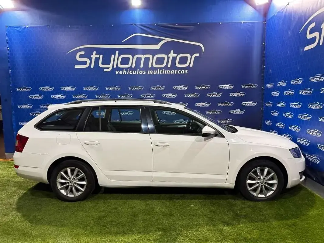 Usado Skoda Octavia 116 CV (85 kW) 2016 Familiar