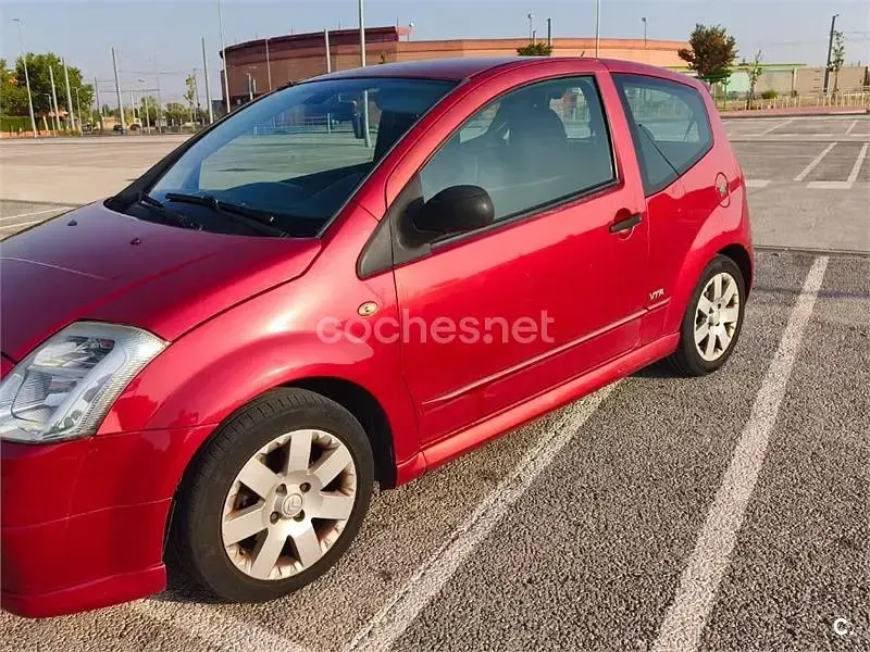 Usado Citroën C2 VTR Sport 70 CV (51 kW) 2006 Rojo Utilitario