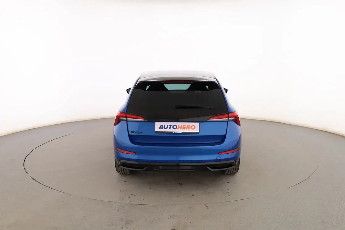 Usado Skoda Scala Monte Carlo 150 CV (110 kW) 2022 Azul Utilitario