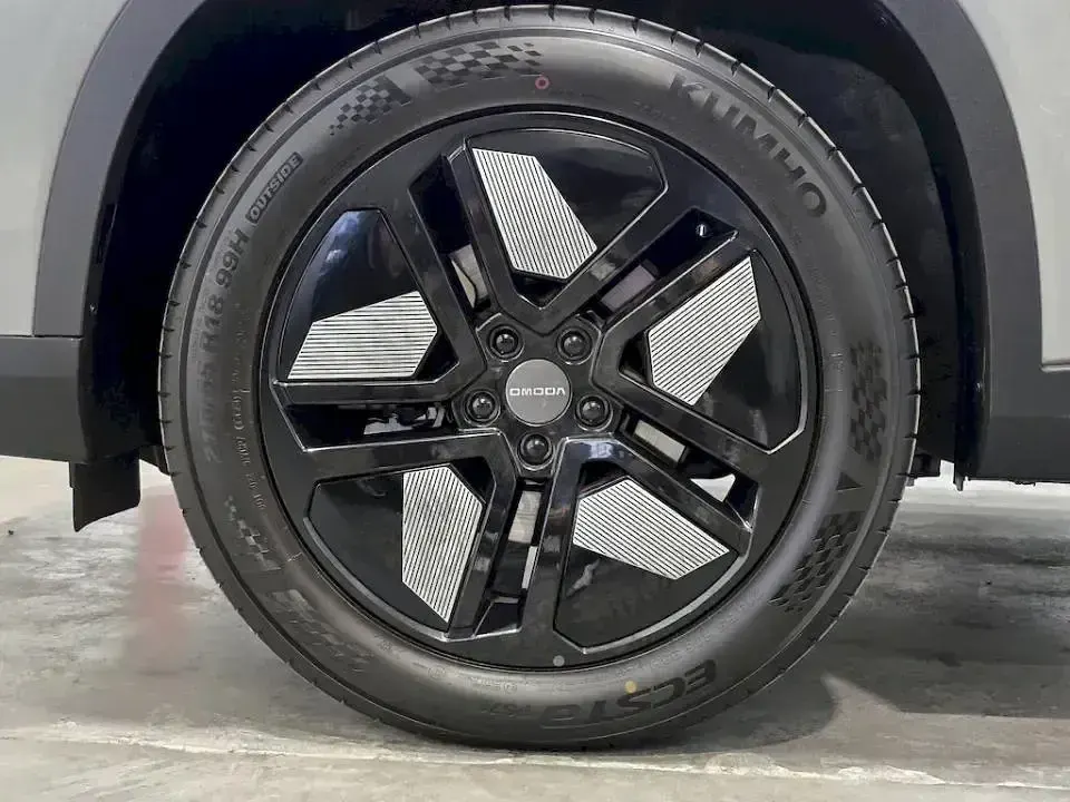 Usado Omoda 5 147 CV (108 kW) 2025 Gris SUV