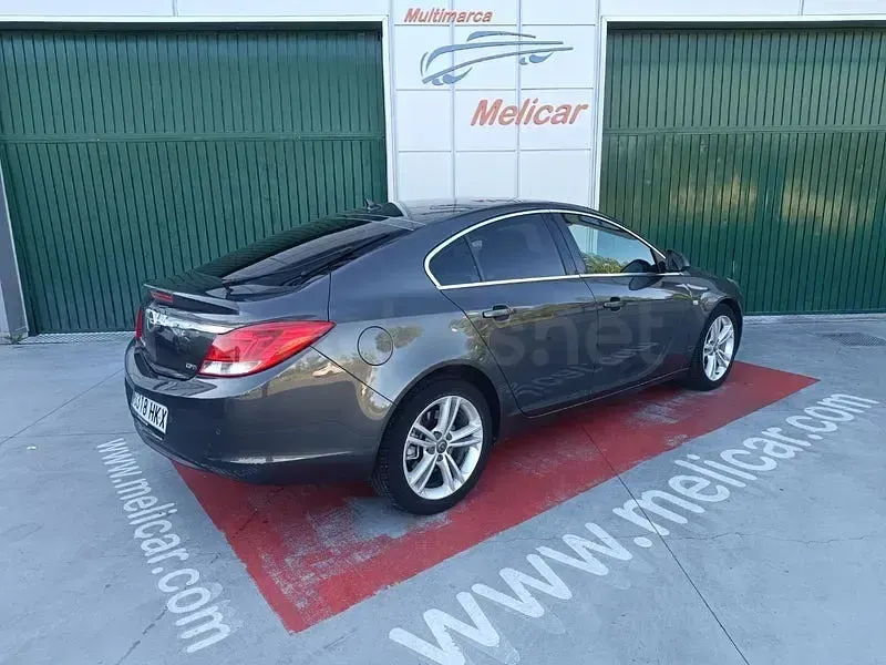 Usado Opel Insignia Selective 160 CV (117 kW) 2012 Gris / plata Berlina