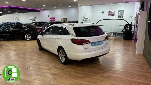 Usado Opel Astra Dynamic 136 CV (100 kW) 2018 Blanco Familiar