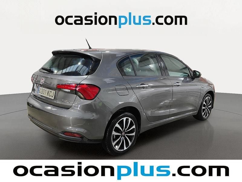 Usado Fiat Tipo Lounge 95 CV (69 kW) 2017 Gris Berlina