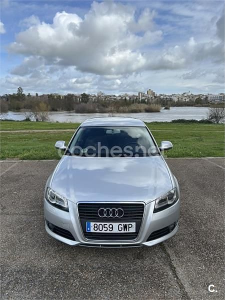 Usado Audi A3 Ambiente 105 CV (77 kW) 2010 Gris / plata Utilitario