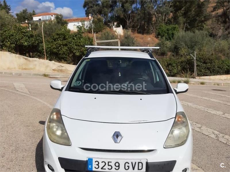 Usado Renault Clio GrandTour Expression 85 CV (62 kW) 2010 Blanco Familiar