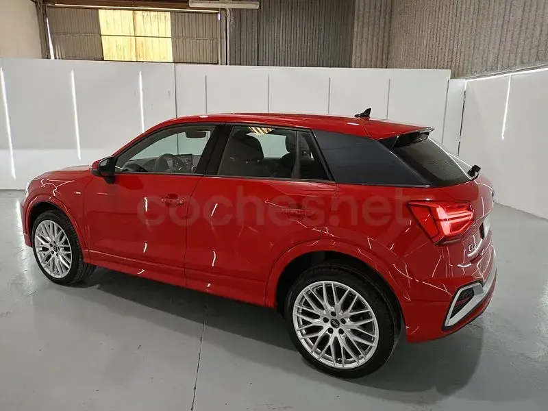 Usado Audi Q2 S-Line 116 CV (85 kW) 2024 Rojo SUV