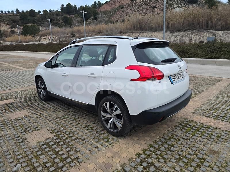 Usado Peugeot 2008 Active 100 CV (73 kW) 2015 Blanco SUV