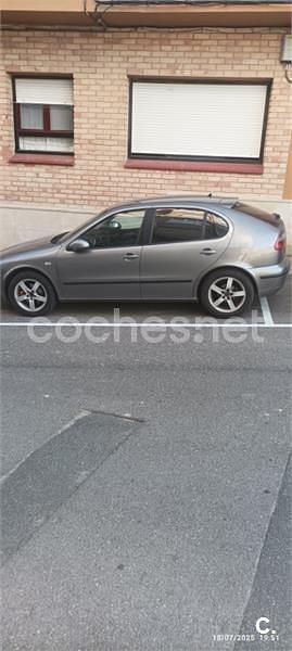 Usado Seat Leon 110 CV (80 kW) 2005 Beige Utilitario