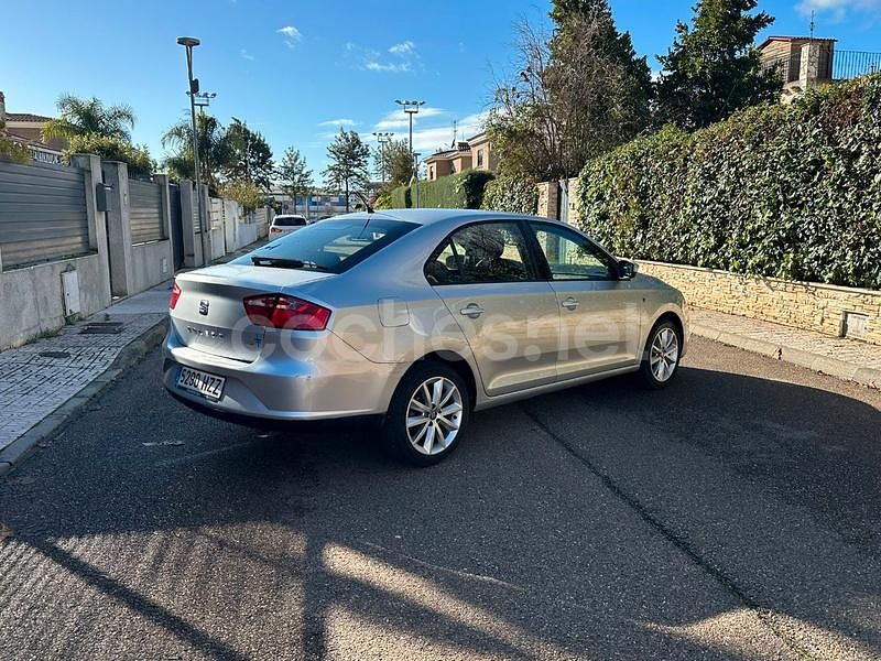 Usado Seat Toledo I-Tech 105 CV (77 kW) 2014 Gris / plata Berlina