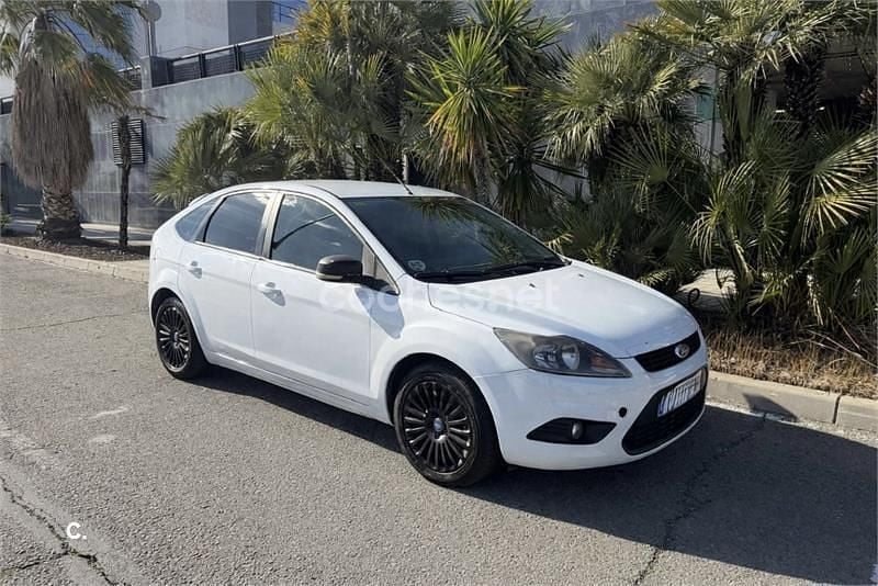 Usado Ford Focus Sport 115 CV (84 kW) 2011 Blanco Berlina