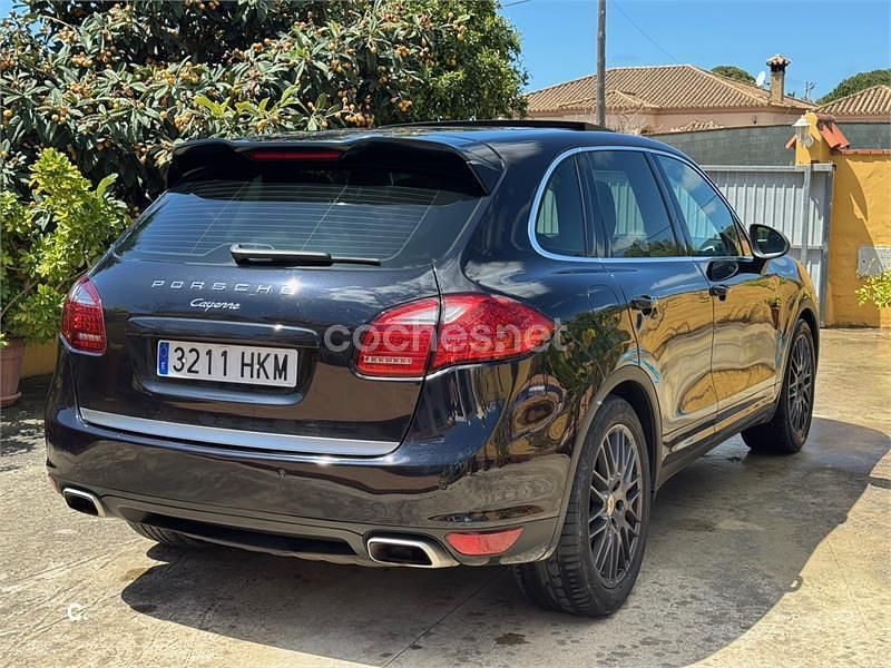 Käytetty Porsche Cayenne 240 HP (176 kW) 2012 Musta Katumaasturi