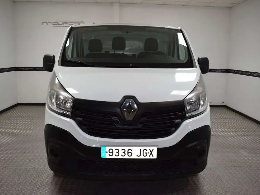 Usado Renault Trafic 114 CV (83 kW) 2015 Blanco Monovolumen