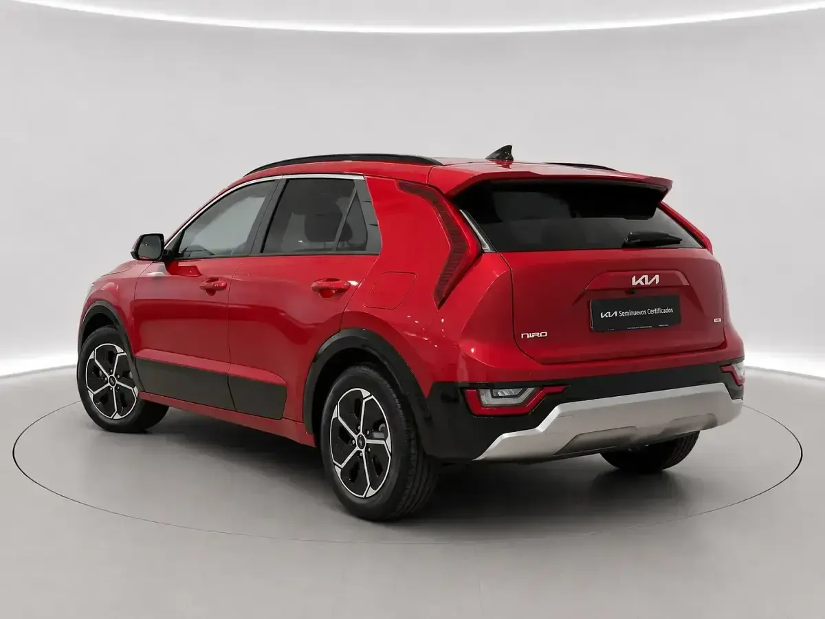Usado Kia Niro 141 CV (103 kW) 2022 Rojo SUV