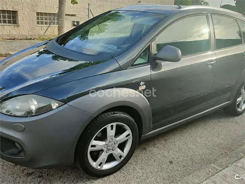 Usado Seat Altea 200 CV (147 kW) 2008 Gris / plata Monovolumen