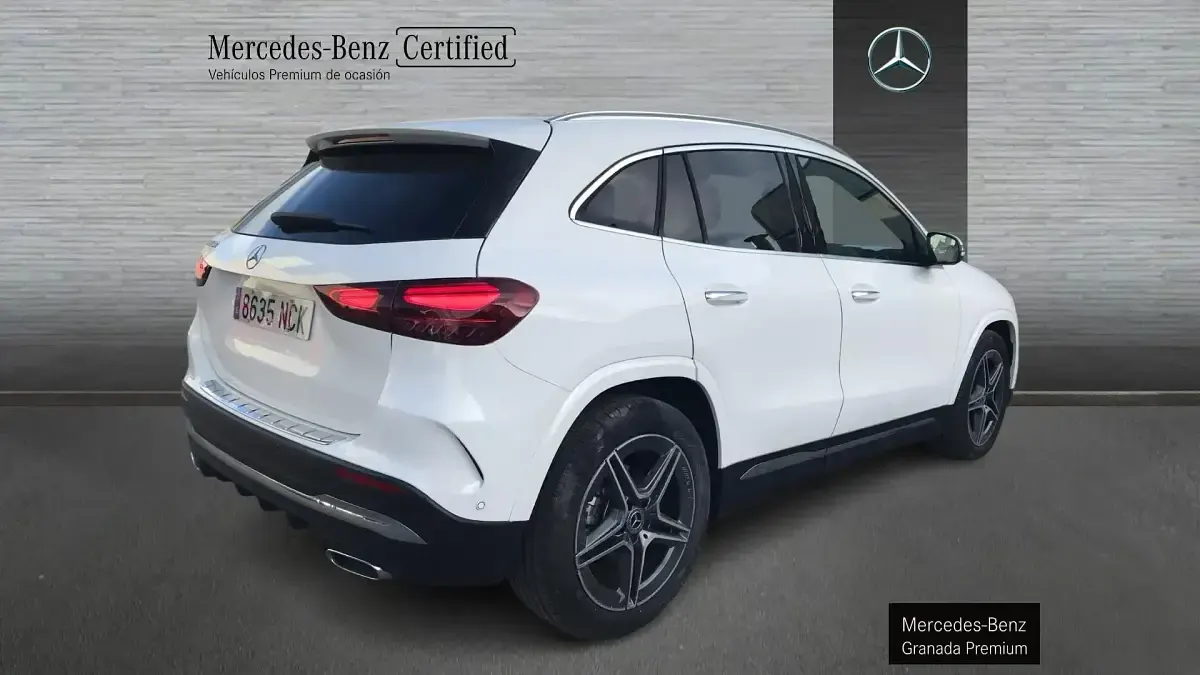 Usado Mercedes GLA200 AMG line 150 CV (110 kW) 2025 Blanco SUV