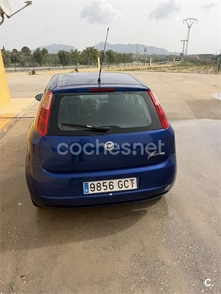 Usado Fiat Grande Punto Dynamic 75 CV (55 kW) 2008 Azul Utilitario