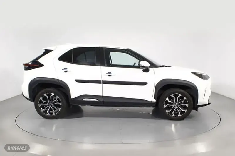 Usado Toyota Yaris Cross Active 116 CV (85 kW) 2023 Blanco SUV