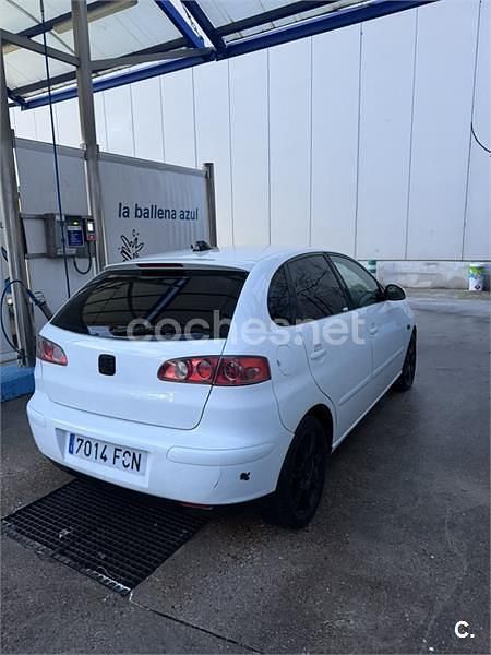 Usado Seat Ibiza 100 CV (73 kW) 2006 Blanco Berlina