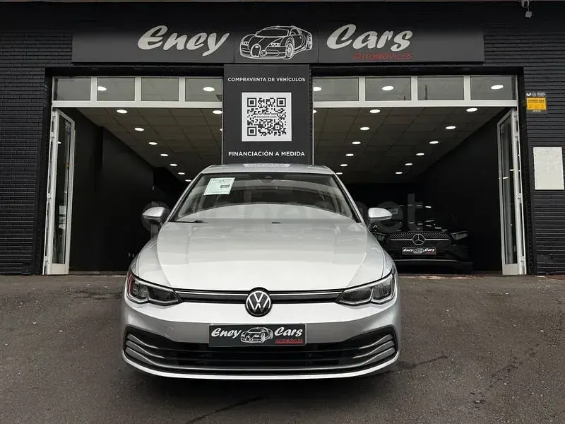 Usado VW Golf VIII 110 CV (80 kW) 2022 Gris / plata Berlina
