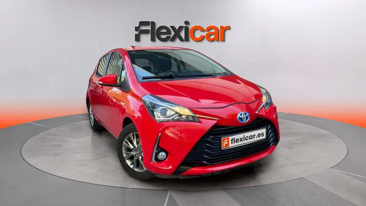 Käytetty Toyota Yaris Hybrid Active 100 HP (73 kW) 2018 Sedan