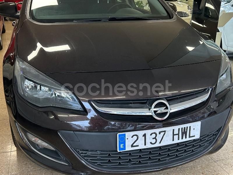 Marrón Usado 2014 Opel Astra Business Berlina | 8900 € (Caro) - Imagen 1/4