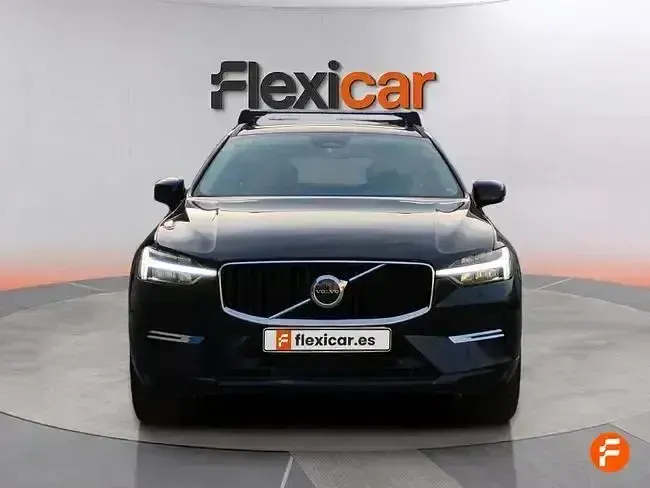 Käytetty Volvo XC60 Momentum 197 HP (144 kW) 2021 Musta Katumaasturi