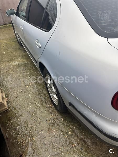 Usado Seat Toledo Stella 90 CV (66 kW) 1999 Gris / plata Berlina