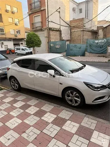 Usado Opel Astra Excellence 110 CV (80 kW) 2017 Blanco Berlina