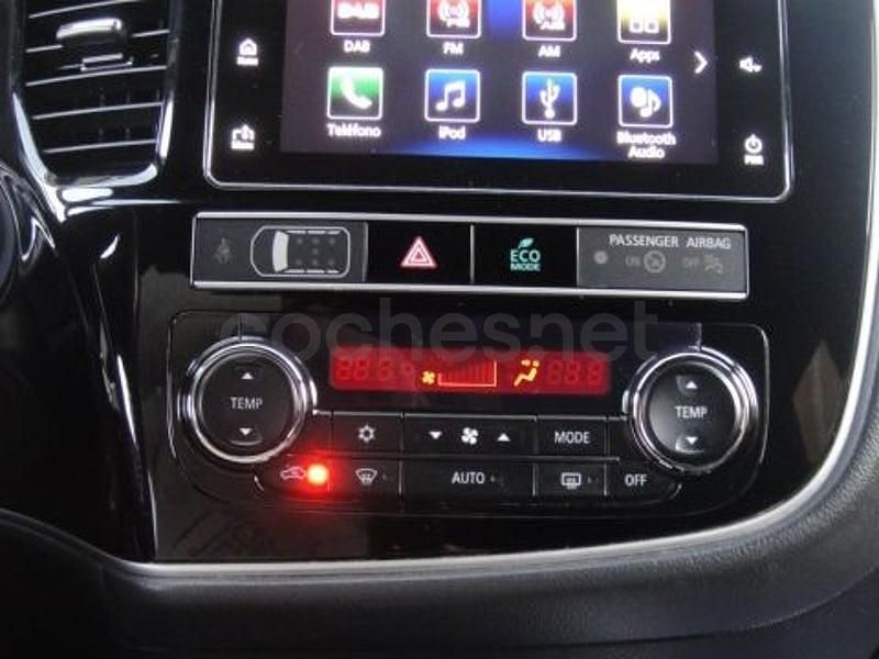 Usado Mitsubishi Outlander P-HEV 203 CV (149 kW) 2018 Blanco SUV