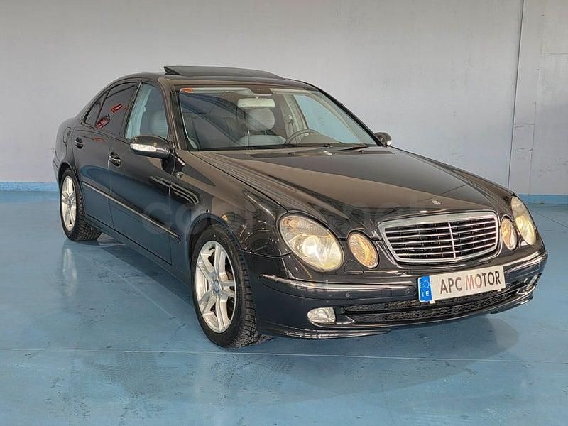 Usado Mercedes E270 Avantgarde 177 CV (130 kW) 2003 Negro Berlina