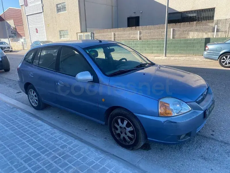 Usado Kia Rio 97 CV (71 kW) 2003 Azul Berlina