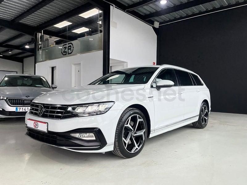 Usado VW Passat R-line 150 CV (110 kW) 2021 Blanco Familiar