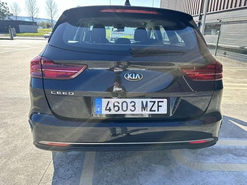 Usado Kia Ceed 120 CV (88 kW) 2020 Negro Utilitario