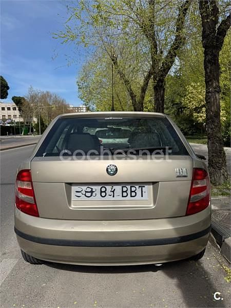 Usado Skoda Fabia Comfort 75 CV (55 kW) 2004 Beige Berlina