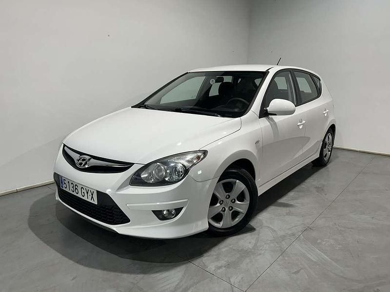 Blanco Usado 2010 Hyundai i30 Classic Utilitario | 7499 € (Precio justo) - Imagen 1/4