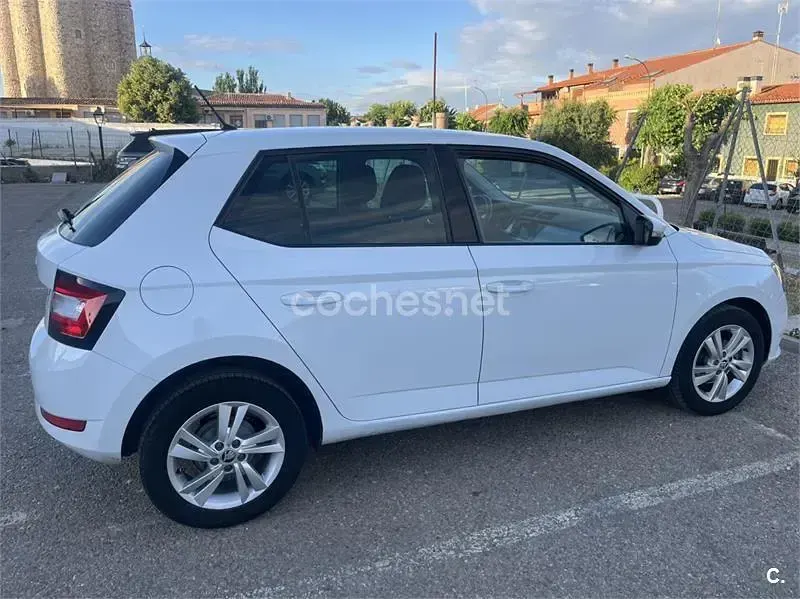 Usado Skoda Fabia 60 CV (44 kW) 2020 Blanco Utilitario