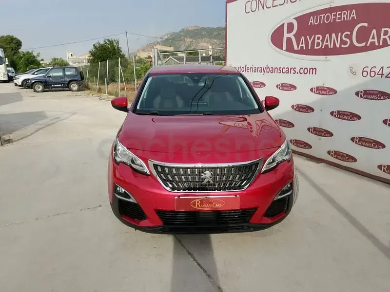 Usado Peugeot 3008 Active 130 CV (95 kW) 2017 Granate SUV