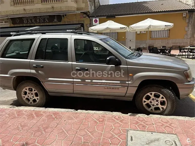 Usado Jeep Grand Cherokee Laredo 140 CV (102 kW) 2001 Gris / plata SUV
