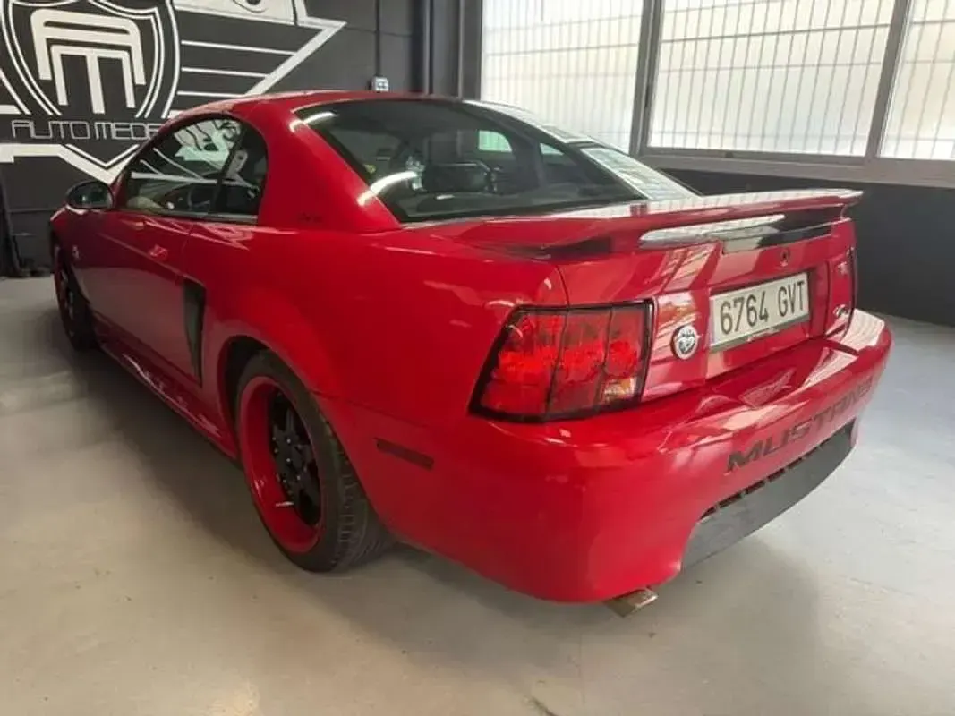 Usado Ford Mustang 193 CV (141 kW) 2003 Rojo Coupe