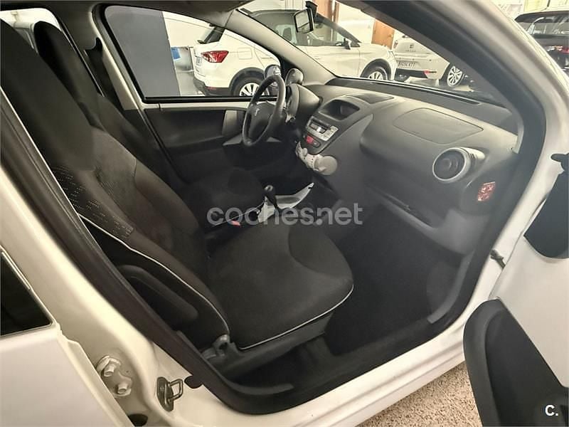 Usado Peugeot 107 68 CV (50 kW) 2011 Blanco Utilitario