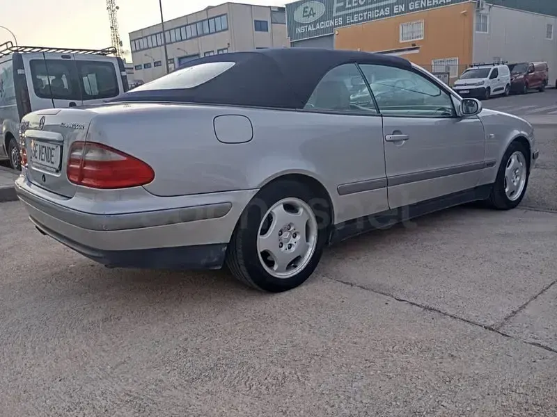 Usado Mercedes CLK320 Elegance 218 CV (160 kW) 1998 Gris / plata Descapotable