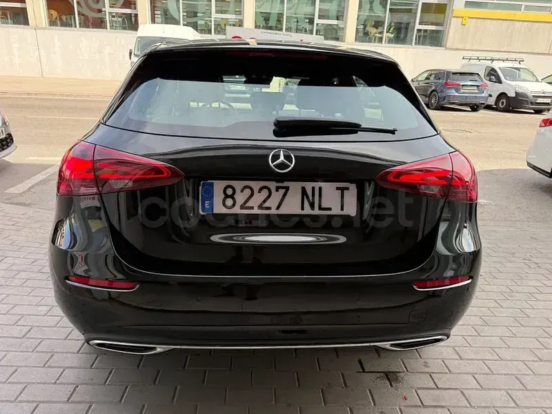 Usado Mercedes A180 136 CV (100 kW) 2023 Negro Berlina