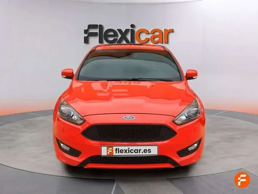 Usado Ford Focus Trend 125 CV (91 kW) 2017 Rojo Utilitario